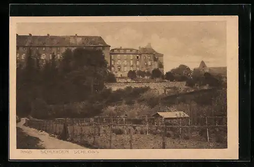 AK Schleiden, Strassenpartie mit Blick auf das Schloss