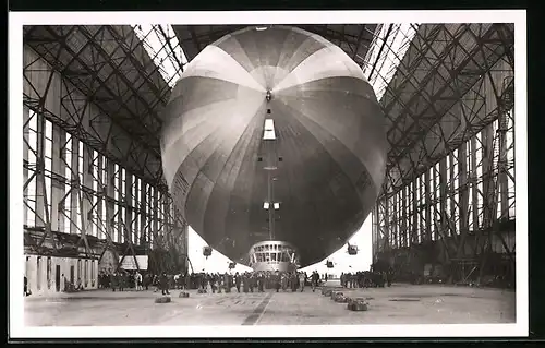 AK Einbringen des Luftschiffes LZ 127 Graf Zeppelin in die Halle