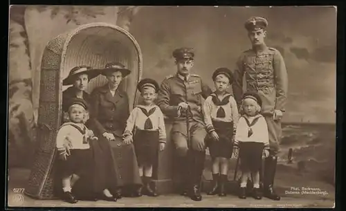 AK Familienportrait, Grossherzog von Mecklenburg-Schw. in Uniform, Ernst August Herzog von Braunschweig