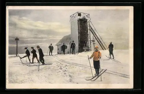 AK Skifahrer vor einem Aussichtsturm im Schnee