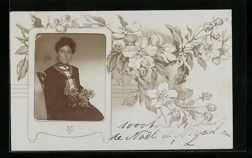 Foto-AK Frau im Kleid mit Blumen, Passepartout