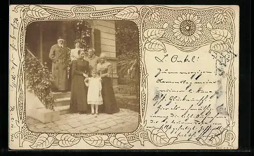 Foto-AK Familie vor dem Haus, Sonnenblume, Passepartout