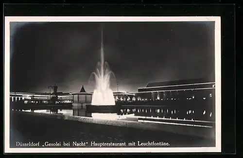 AK Düsseldorf, Gesolei bei Nacht, Ausstellung, Hauptrestaurant mit Leuchtfontäne