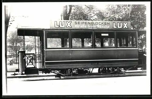 Fotografie Norbert Lossberger, Berlin, Ansicht Berlin, Strassenbahn Bw 2172 der BVG mit Reklame Lux Seifenflocken