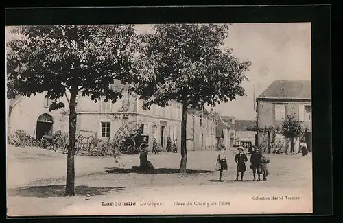 AK Lanouaille, Place du Champ de Foire