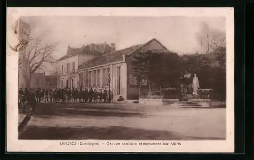 AK La Force, Groupe scolaire et monument aux Morts