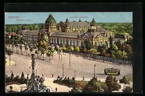 AK Dresden, Strassenbahn am Ausstellungspalast, Stübelbrunnen aus der Vogelschau