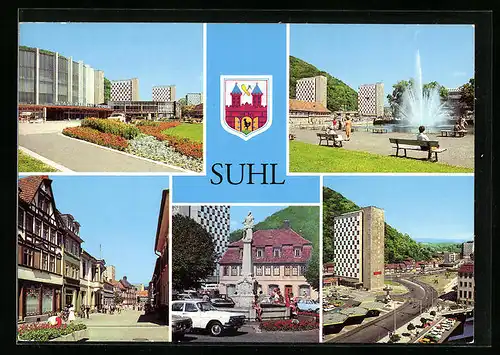 AK Suhl / Thür., Wilhelm-Pieck-Strasse, Waffenschmiedbrunnen, Steinweg, Waffenmuseum und Hochhäuser, Wappen