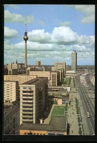 AK Berlin, Karl-Marx-Allee, Blick zum Fernsehturm und Hotel STADT BERLIN