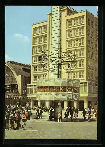 AK Berlin, Urania-Weltzeituhr am Bahnhof Alexanderplatz