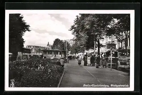 AK Berlin-Charlottenburg, Stuttgarterplatz mit Passanten