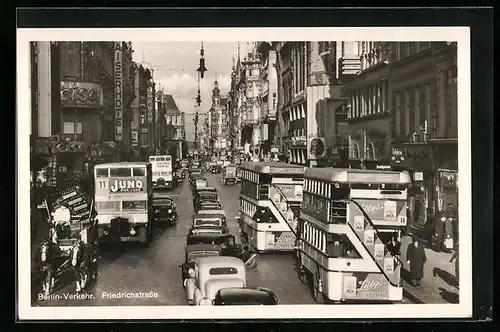 AK Berlin, belebte Friedrichstrasse mit Doppeldeckerbussen