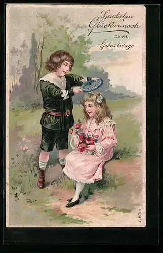 AK Junge setzt Mädchen einen Blumenkranz auf, Glückwunsch zum Geburtstag