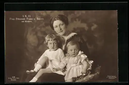 AK Frau Prinzessin Franz von Bayern mit Kindern