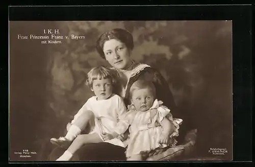 AK Frau Prinzessin Franz von Bayern mit Kindern