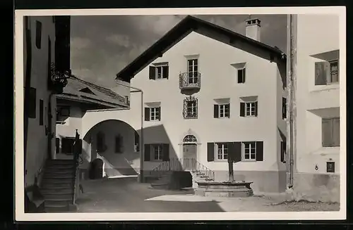 AK Bevers, Häuseransicht mit Brunnen
