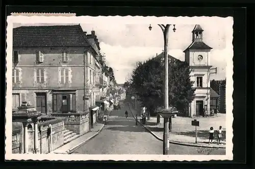 AK Le Bugue, Place de l`Hotel de Ville et avenue de la Gare
