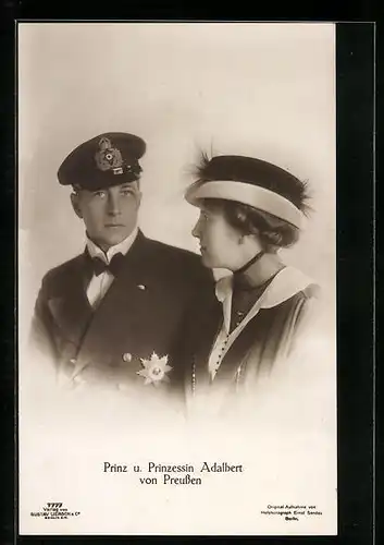 AK Prinz und Prinzessin Adalbert von Preussen portraitiert, er mit Schirmmütze und sie mit geschmücktem Hut