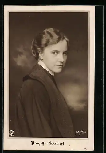 AK Prinzessin Adalbert von Preussen, Portrait mit dem Blick in die Kamera gerichtet