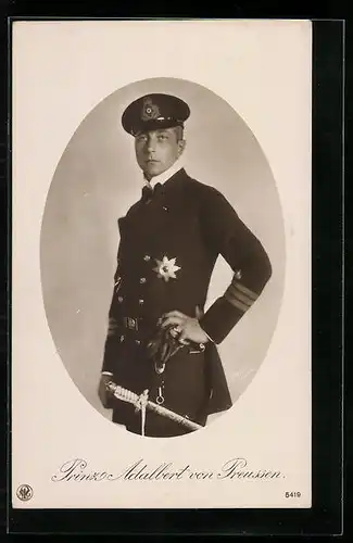 AK Prinz Adalbert von Preussen stehend in Uniform mit seinem Dolch an der Uniform