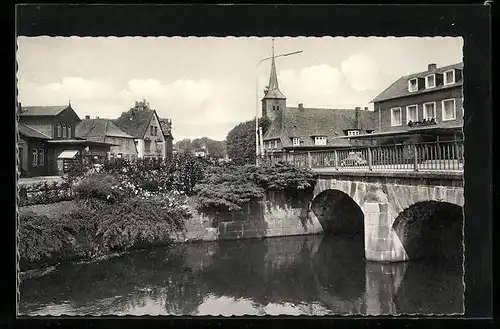 AK Bad Bramstedt, Ortspartie mit Brücke und Kirche