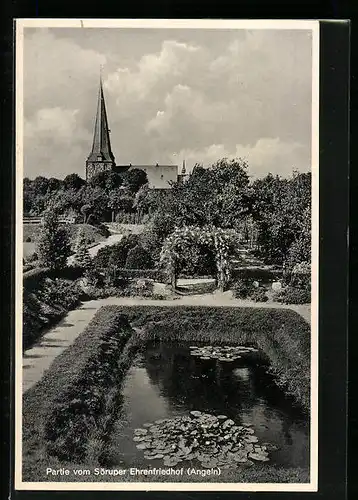AK Sörup, Teich auf dem Ehrenfriedhof, Blick zur Kirche