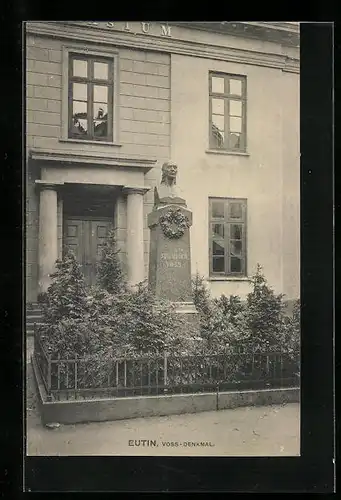 AK Eutin, das Voss-Denkmal vor dem Haus