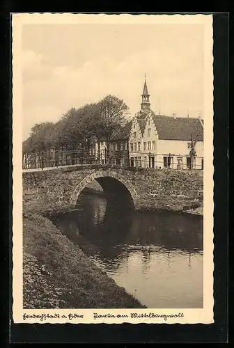AK Friedrichstadt a. Eider, Partie am Mittelburgwall, kleine Brücke