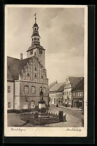 AK Gardelegen, Denkmal auf dem Marktplatz