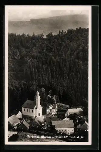 AK Nordenau im Hochsauerland, Fliegeraufnahme der Ortschaft mit der Kirche
