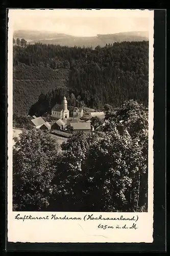 AK Nordenau i. Sauerland, Fliegeraufnahme der Kirche im Ort