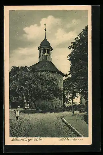 AK Lauenburg a. d. Elbe, Kinder spielen vor dem Schlossturm