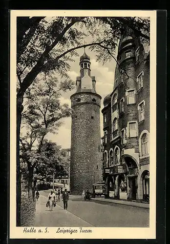 AK Halle a. Saale, Passanten am Leipziger Turm