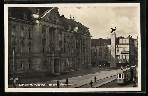 AK Karlsruhe, Strassenbahn vor der Hauptpost mit dem Grenadierdenkmal