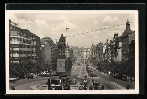 AK Prag, Strassenbahn am Monument auf dem Wenzelsplatz