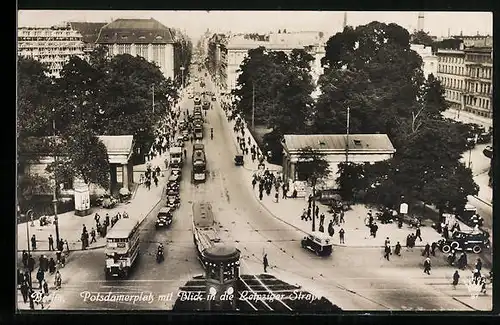 AK Berlin, Potsdamer Platz mit Blick in die Leipziger Strasse, Strassenbahnen unterwegs