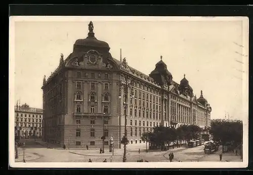 AK Wien, eine Strassenbahn vor dem Kriegsministerium