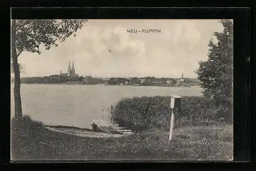 AK Neuruppin, Panorama der Stadt mit den Kirchtürmen vom Ufer des Ruppiner Seeaus