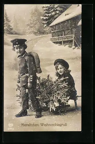 AK Junge in Uniform mit seiner Liebsten auf dem Schlitten und Weihnachtsbaum, Kinder Kriegspropaganda