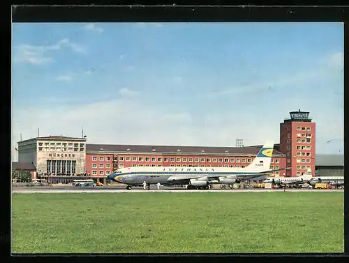AK München, Flughafengebäude und Lufthansa Passagiermaschine
