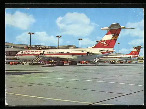AK Berlin-Schönefeld, Interflug Maschinen auf dem Rollfeld, Flughafen