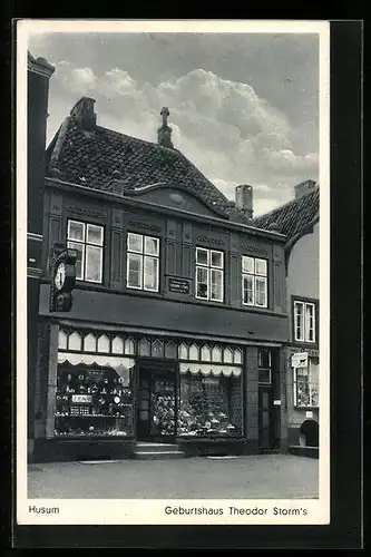 AK Husum, vor dem Geburtshaus Theodor Storms