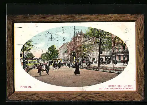 AK Berlin, Unter den Linden an der Friedrichstrasse, Strassenbahnen und Passanten