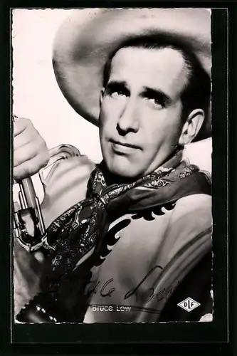 AK Schauspieler Bruce Low im Kostüm