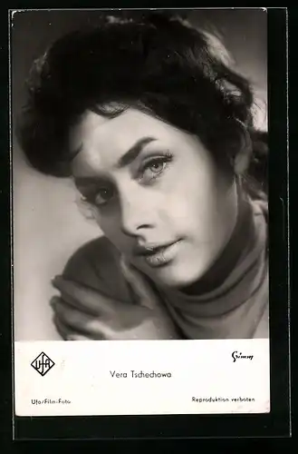 AK Schauspielerin Vera Tschechowa im Pullover