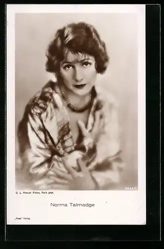 AK Schauspielerin Norma Talmadge mit Schmuck
