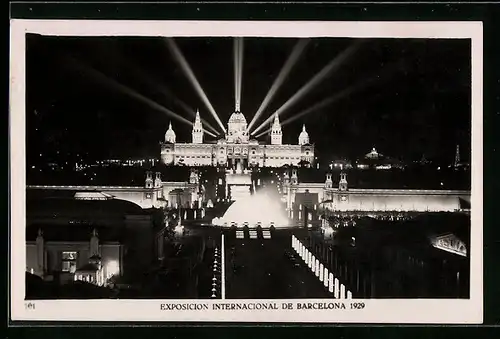 AK Barcelona, Exposicion Internacional 1929, Palais National nocturne