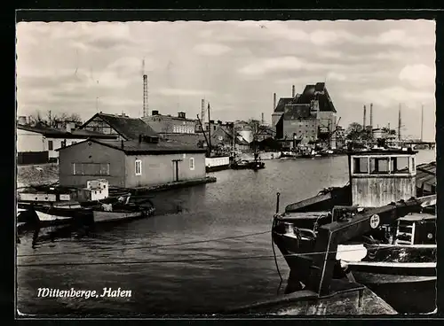 AK Wittenberge, Schiffe im Hafen