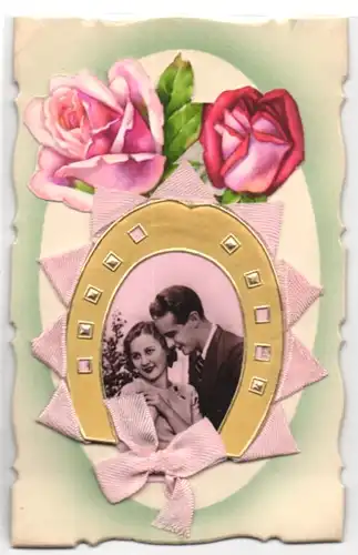 Oblaten-AK Liebespaar im Hufeisenrahmen, Rosen