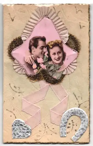 Oblaten-AK Liebespaar mit rosa Schleife, Herz und Hufeisen